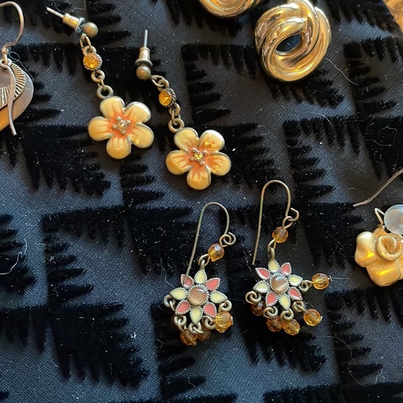 Collection of vintage post and french wire earrings. All costume. All pretty!! - Picture 7 of 7